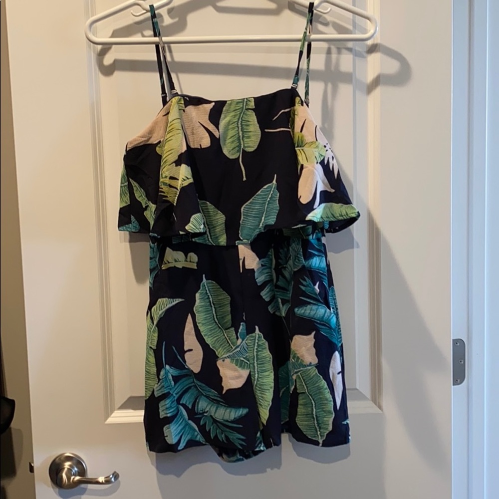 GREAT CONDITION Davi & Dani Floral Romper in Size Small